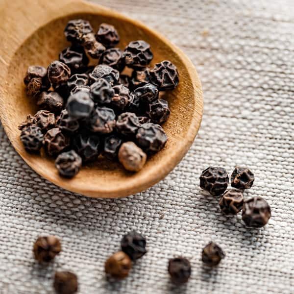 Black pepper oil